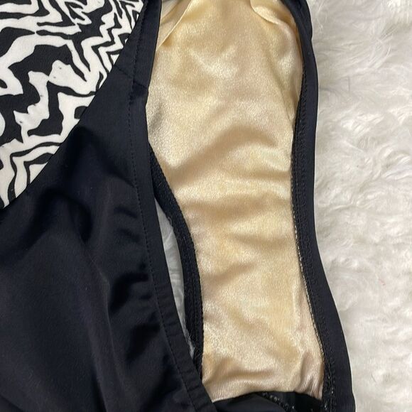 Maxine Of Hollywood One Piece Black&White Overlay Side Knot Bathing Suit Sz 16 - Picture 11 of 13